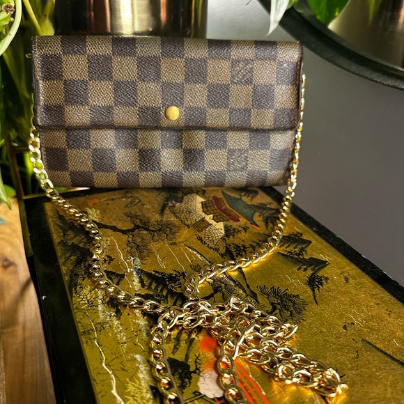 Louis Vuitton Damier Ebene Sarah Wallet with COA + Chain ✨ - Picture 3 of 8